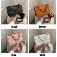 Bolso De Hombro Para Mujer De Cuero PU Gran Capacidad Con Cadena Metálica Casual Bolso Bandolera Clutch Estilo Fashion - details 1