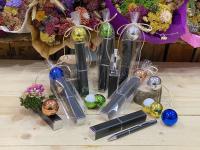 Lote de 10 Bolígrafos Antonio Miró de aluminio con un balsamo de labios aroma vainilla surtidos colores con en un elegante estuche de aluminio - regalos para invitados de boda comuniones bautizos aniversarios detalles originales para invitadas de boda - details 6