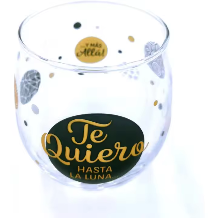 Vaso de vidrio con la frase "Te Quiero hasta la Luna... y más Allá" y elementos decorativos - 1