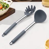 Utensilios de cocina de silicona, 2 cucharas soperas grandes antiadherentes y tenedor para pasta para cocinar, mezclar, servir sopa, salsa, pasta y huevos. No tóxicos, resistentes al calor y aptos para lavavajillas, color gris claro. - details 5