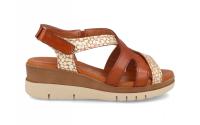 Sandalias Mujer de Piel con Cuña Confort y Detalle de Textura | Digo Digo 32211 Disfruta del verano con el equilibrio perfecto entre estilo moderno y bienestar absoluto. Estas sandalias de la firma española Digo Digo han sido diseñadas para la mujer que - details 0