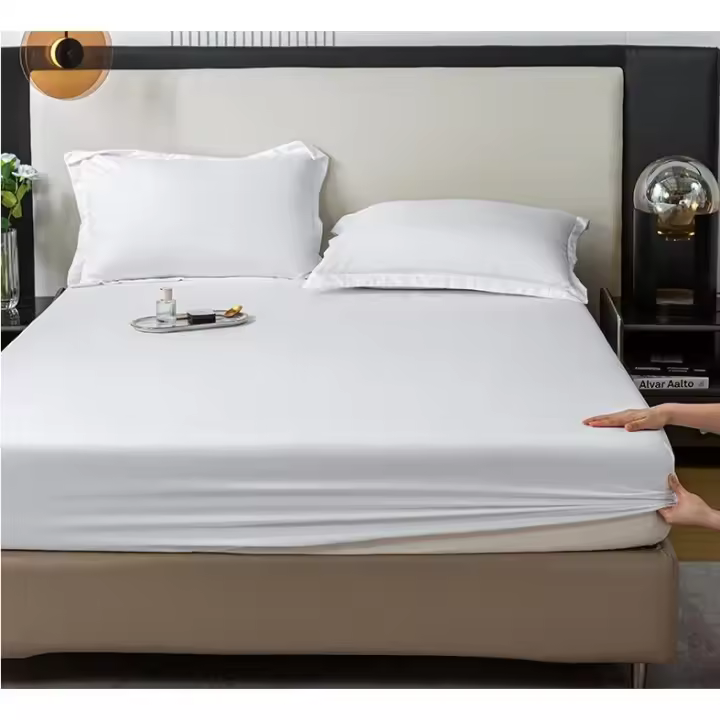 Juego de Ropa de Cama Clásica de Poliéster 3 Piezas: Sábana Ajustable, Fundas de Almohada Transpirables, Suaves para la Piel - 1