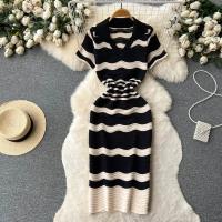 Vestido Midi De Playa Con Estampado De Rayas Y Cuello En V De Moda Para Mujer Vestido Bodycon Con Salto Hollow out Manga Corta Ajustado - details 4