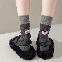 Calcetines De Algodón Rosados Retro Coreanos Para Mujeres Con Etiqueta En Inglés Y Rayas Cómodos Y Suaves Calcetines Deportivos De Media Caña Para Primavera Y Otoño - details 0