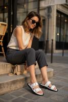 Sandalias Planas Mujer Doble Tira Ancha Hebillas Doradas XL Diseño Minimalista Confort Verano 2026 Calzado Mujer Casual Elegante Versátil Lyla Wang - details 3