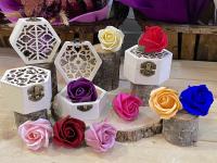 Lote de 12/18 baúl de madera troquelado hexagonal con rosas de jabón perfumadas - regalos para boda comuniones aniversarios bautizos, caja joyero de madera para regalos para invitadas de boda aniversarios cumpleaños bautizos comuniones - details 1