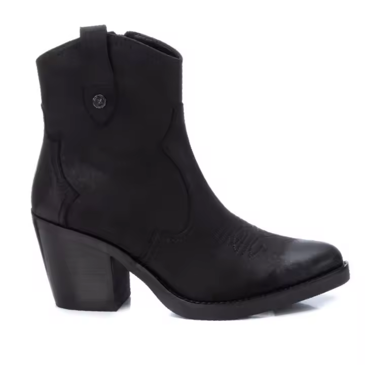 Shoes Botas-Botines marca Xti para mujer en color negro - 1