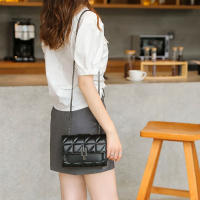 Bolso De Hombro Para Mujer Estilo Cruzado Diagonal Con Cadena Lingge Bolso De Cruzar Tipo Tote Material PU Con Revestimiento Sintético - details 3