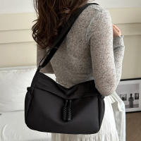 Bolso De Hombro Para Mujer De Tela De Nylon Gran Capacidad Bolso De Moda Unisex Bolso Cruzado De Solapa Bolsa De Mano - details 1