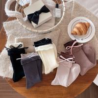 Calcetines De Mujer Primavera Nuevos Coreanos Con Lazo De Encaje Medio Tubo Versátiles Dulces De Algodón Pile Calcetines Casuales - details 5