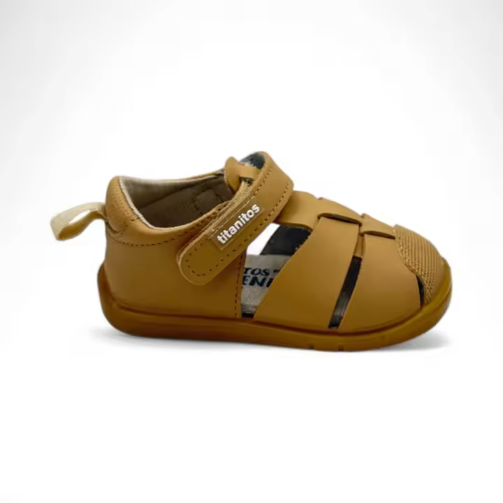 Zapatos marca Titanitos para infantil en color beig - 1