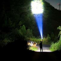 Linterna LED Ultra Potente, Linterna LED, Linterna Recargable de 10000 Lúmenes, IP65 Impermeable, Antorcha con Zoom Ajustable para Acampar Senderismo Emergencia-Negro - details 0