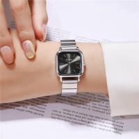 Reloj De Pulsera De Mujer Simple Cuadrado Dial Acero Vestido De Moda Y Casual Resistente Al Agua Displays De Numeración Romana - details 2