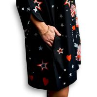Vestido Reina de la Pista de Anabel Lee. Corte oversize, escote de pico, cuello mao, manga francesa, estampado circo. - details 5