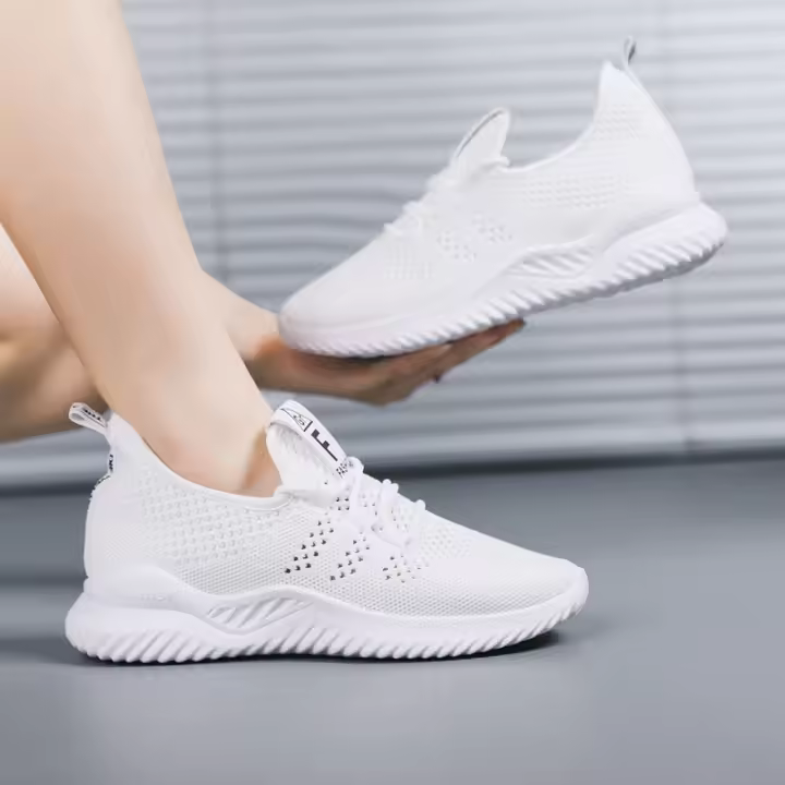 Zapatos de malla nuevos de verano, zapatos casuales de tejido volador para mujer, zapatos deportivos ligeros y transpirables, zapatos cómodos para correr para mujer - 1