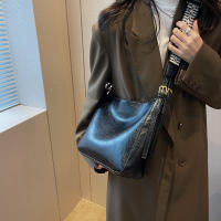 Bolso De Hombro Para Mujer Gran Capacidad Estilo Casual Para Trabajo Y Escuela Color Sólido Cierre De Cremallera Material PU - details 5