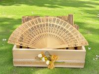 Lote de 50 abanicos de madera de sándalo de 20 cm en caja de madera decorada - regalos para invitados de boda, comuniones, bautizos, aniversarios, Detalles de boda y regalos de celebración para eventos - details 0