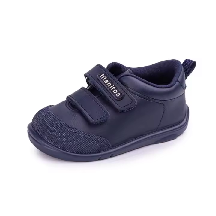 Zapato Respetuoso Barefoot Titanitos Bioelastic Orso Navy Deportivas Infantil. Piso súper flexible para que nuestros bebés tengan una pisada natural al caminar como lo harían si fueran descalzos, vital para el correcto desarrollo motor y cerebral. - 1
