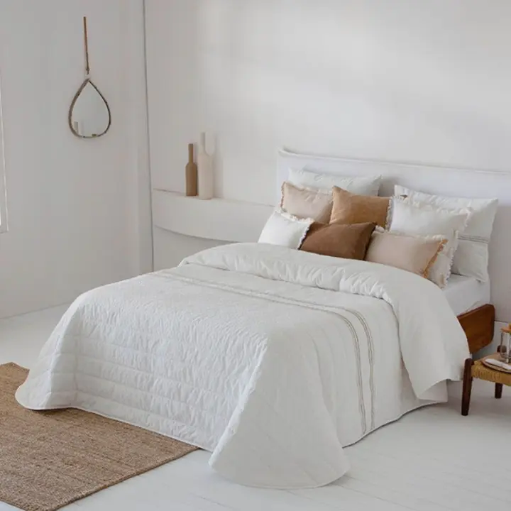 Colcha Bouti Caeli Natural FUN&DECO para Verano y Entretiempo - Acolchado Fino 100 gr/m2 - Incluye funda/s de cojín a juego - Varios tamaños disponibles. - 1