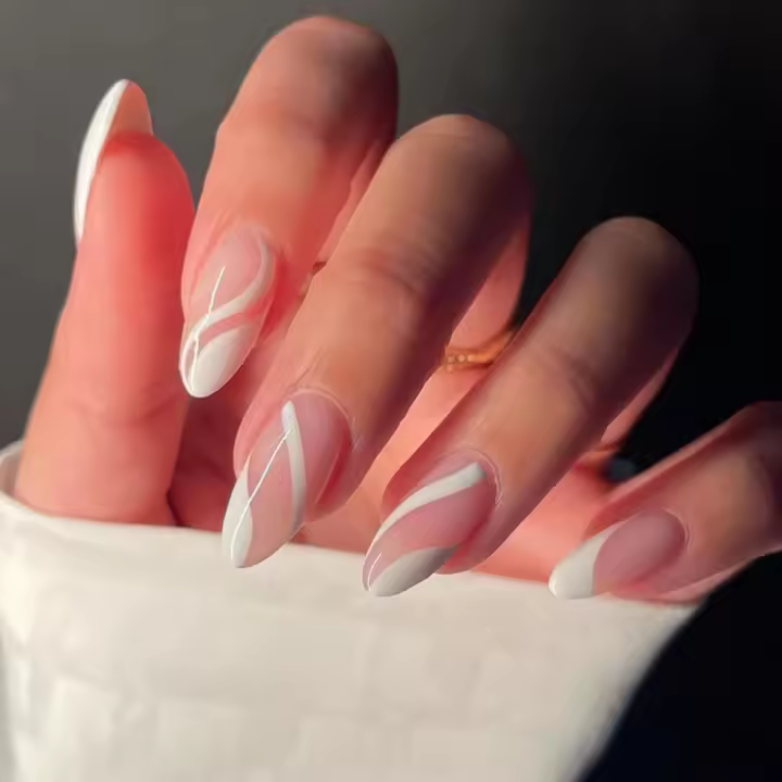 24 uñas postizas Cortas con diseño de Almendra Rayada, Diseño Francés Blanco, Uñas postizas ovaladas medianas para Mujeres y adolescentes. - 1