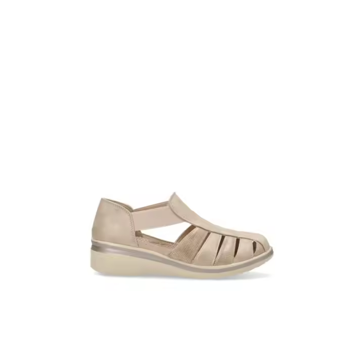 Sandalias planas de Mujer AMARPIES AMD28402AREN SANDALIA CERRADA ELASTICOS ARENA 35593 25V - 1