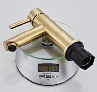 Grifo De Baño De Cobre Soldado Grifo De Mesa Suelta Mezclador De Agua Caliente Y Fría Tapa De Oro Pulido Manillar Único Montaje En La Superficie - details 14