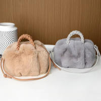 Bolso De Hombro Para Mujer Con Diseño De Calabaza De Peluche Falso Moda Nube Plisada Bolsa De Mano Con Cierre Hasp - details 1