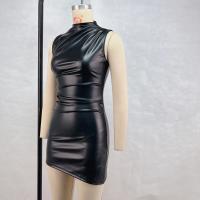 Vestido Mini De Cuero PU Estilo Europeo Y Americano Con Cuello Erguido Y Sin Mangas Pleated Irregular Para Mujer - details 3
