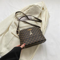 Bolso De Hombro Para Mujer En Cuero PU Con Colgante De Ciervo Y Forma De Concha Bolso Cruzado Pequeño Moda Bolsos - details 19