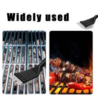 Cuchillo de Cerdas para Barbacoa con Raspador de Metal, Negro/Latón, 20,8x13x4,4 cm - Herramienta de Limpieza de Parrillas de Calidad para Baracoas - details 3