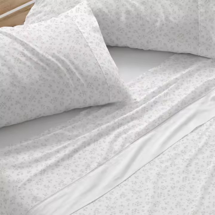 Juego de sábanas Diseño 872. BURRITO BLANCO. Incluye encimera, sábana bajera y 1/2 fundas de almohadas. Diseño floral. Disponible en color blanco. 50% algodón-50% poliéster. Tamaños 90, 105, 135, 150-160 y 180cm. - 1