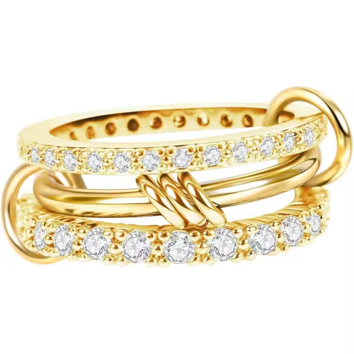 Anillo de eslabones entrelazados en oro bañado, con circonitas y múltiples elementos bicolor - 1