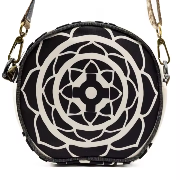 Dunne Brand YAN SHUANG Bandolera de Algodón y Piel - Diseño de Loto Negro, Blanco y Negro, Hecha a Mano, Regalo Especial - 1