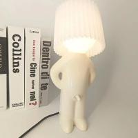 Lámpara De Mesa Creativa Con Diseño De Niño Malicioso Luz De Lectura LED Única Para Dormitorio Luz Nocturna Regalo Para Niños - details 0