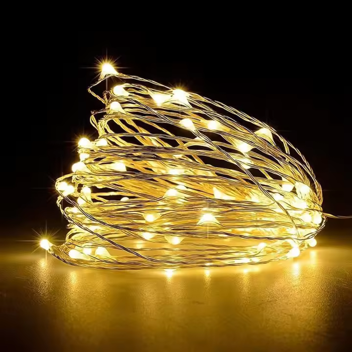Luces de hadas, 50 luces LED que funcionan con pilas, luces de alambre de cobre para iluminación interior y exterior, dormitorio, Navidad, decoración de árboles (5 m, amarillo cálido) - 1