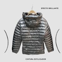 Beachy Abrigo Brillante Corto Ajustado Al Cuerpo Tallaje Normal Estiliza Figura Con Cremalleras Laterales - details 4