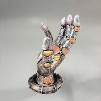 Figura de mano mecánica en resina , soporte para mandos de juego - details 13