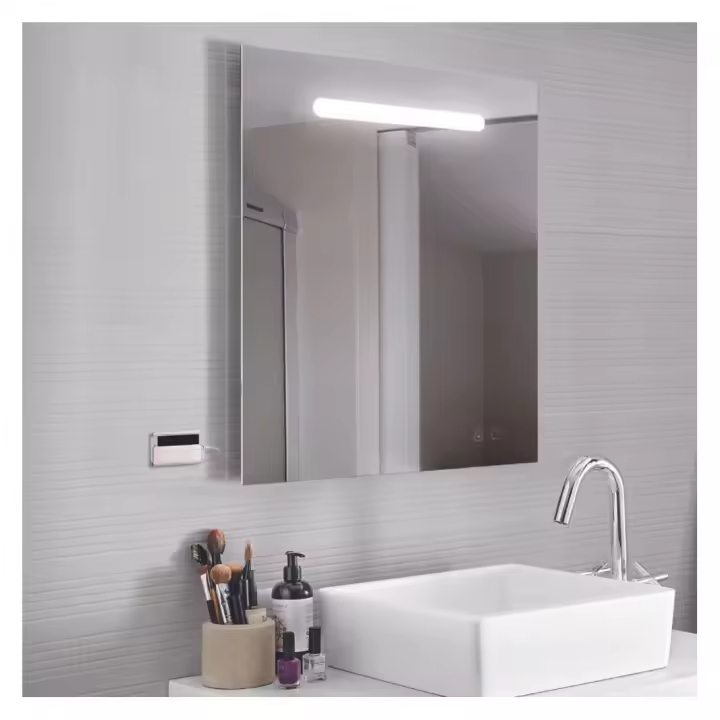 Espejo de Baño Rectangular con Luz LED, Antivaho y Puerto USB - Luz Blanca Fría (5700K) | Modelo Alava - 1