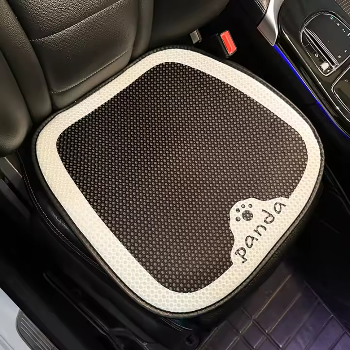 Cojín De Asiento De Coche Universal Diseño De Panda Cartoon Material De Seda Helada Confort Y Calor En Todas Las Estaciones - 1