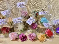 Lote de 20 Rosas de jabón perfumadas en bolsa de regalo con tarjeta de mensaje agradecimiento y lazo color champan - regalos para invitados de bodas comuniones bautizos aniversarios regalos originales - details 8