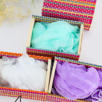 Pack de 3 a 30 unidades de baúl con pañuelo, 4 colores, Surtido, caja mimbre, Pañuelo de tela colores, Detalles para invitados de comunión, Detalles de bautizo para invitados, Regalos de boda,  Detalles para invitados, Regalantes.com - details 1