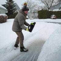Esparcidor de mano para jardín, para semillas de césped, fertilizantes y abono para césped y derretidor de hielo. Herramienta de jardinería, capacidad de 2,5 l. - details 4