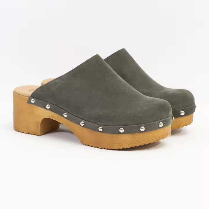 Zueco Serraje Mujer Help The Trees con Tachas Metálicas y Suela de Resina Imitación Madera - 1