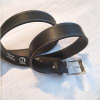 Cinturón de Piel Negro con Costuras Contrastadas para Hombre. REGALO INCLUIDO: Auriculares TWS E6S. Medida Ajustable. Elegante y Resistente. Fabricado a Mano en España. Presentado en bolsa de tela. Regalo Especial. Lukkalia - Kids and Us / LKKCN - details 1