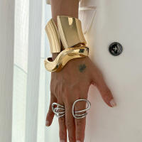 Pulsera De Cuff Vintage Geométrica Ola Para Mujer Estilo Punk Metal Pesado Pulsera Abierta Para Fiesta De Calle Moda Primavera - details 9