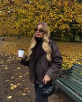 TRAFZA Chaqueta De Moda Invierno Para Mujer Marrón Oscuro Con Bolsillos Y Cuello En V Estilo Retro Elegante Con Botones - details 1