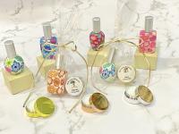 bálsamo de labios aroma vainilla y atomizador de cristal en bolsa de regalo con lazo y pegatina personalizada de comuniones regalos originales para invitados de comunión personalizados detalles para invitadas de comuniones - details 8