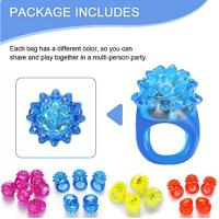 Anillo Luminoso De Fresa Para Niños Juguete De Luz LED Fluorescente Anillo De Dedo Brillo Juguete Infantil Visible En La Oscuridad Tamaño 4.5*3.5cm Peso 10g - details 1