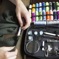Complete kit de costura with Hilos, Agujas, Tijeras, botones de Caja, portáthil, Viajes, bricolaje, borde, juego de herramientas de Costa - details 0