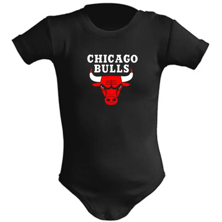 Body de bebe - -Chicago Bulls  -  100% algodón - con broches de cerramiento en cuello y entrepierna - Marca JHK - Solo en color negro - 1